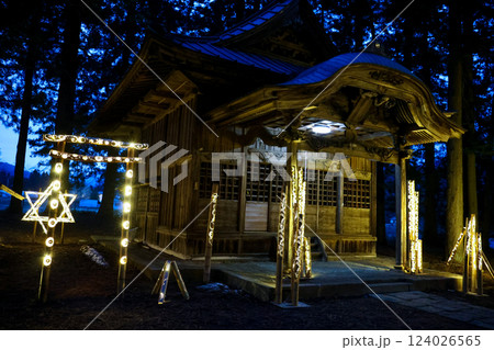 拝殿と竹灯籠 124026565