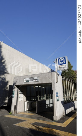 都営地下鉄大江戸線の国立競技場駅A4番出入口、エスカレーターが設置 124027473