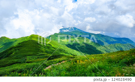 夏の火打山・妙高山登山（天狗の庭～火打山山頂：天狗の庭・妙高山方面の眺め） 124028490