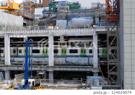 再開発が進む渋谷駅前の風景 124029074