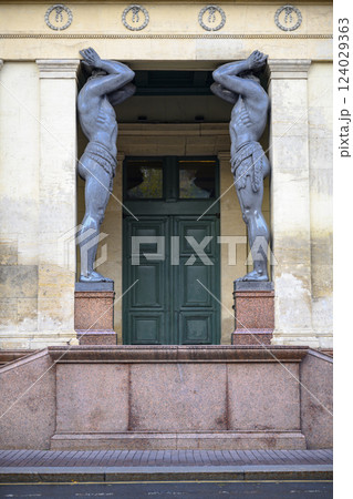 19 century sculptures of Atlanteans holding the portico of the Hermitage in St. Petersburg, Russia 124029363