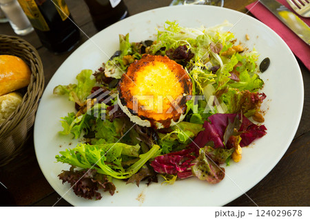 Salad with goat cheese Salad with goat cheese 124029678