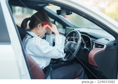 woman feeling stress and angry during drive car long time. Asian girl tired and fatigue having headache after driving car in traffic jam. Sleepy, stretching and drunk concept woman feeling stress and angry during drive car long time. Asian girl tired and fatigue having headache after driving car in traffic jam. Sleepy, stretching and drunk concept 124031082
