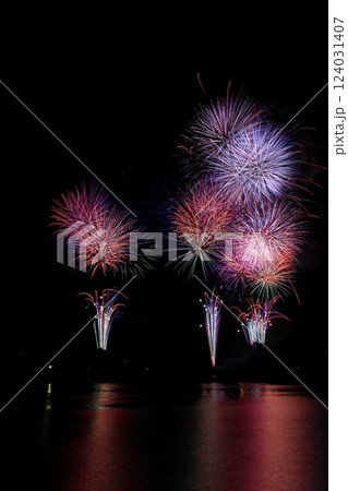 岩手県盛岡市　夜空と花火 124031407