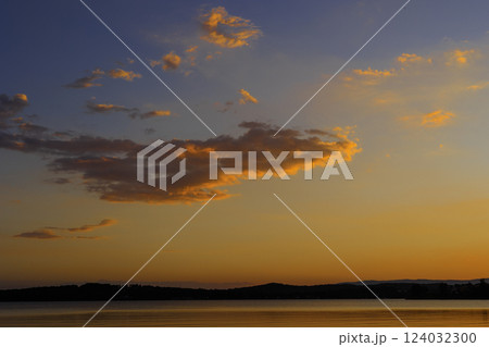 美しい夕焼け 124032300
