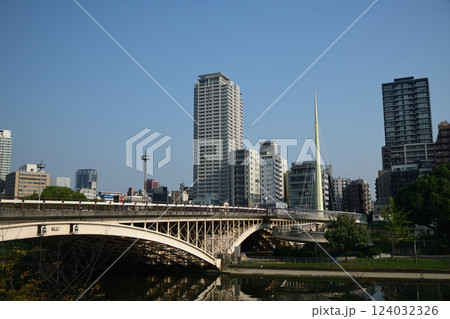 熊野古道(八軒家浜付近のビル群)　【大阪府大阪市】 124032326