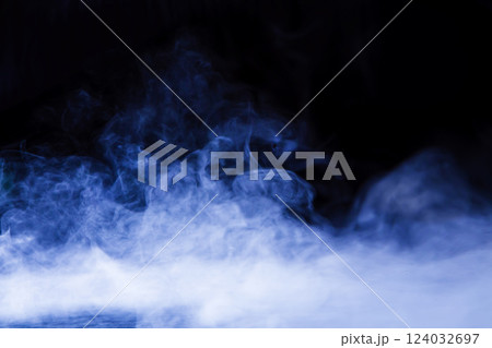 ドライアイスの煙 124032697