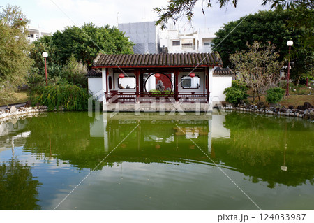 沖縄県那覇市 福州園・凌波廊と桃花渓 沖縄県那覇市 福州園・凌波廊と桃花渓 124033987