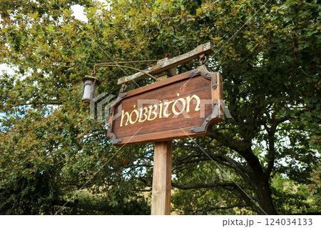 ホビット村入口の看板 124034133