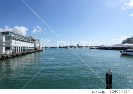 オークランドのフェリーターミナル オークランドのフェリーターミナル 124034194