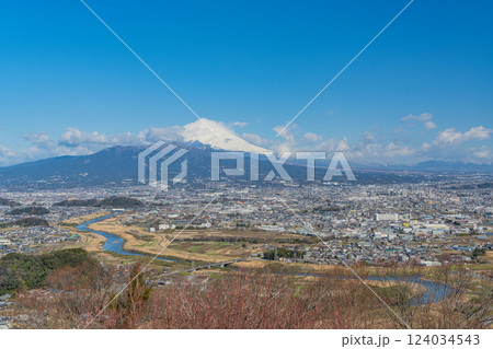 【静岡県】伊豆・日守山から、早朝の富士山 124034543