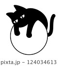 猫がボールに乗って遊んでいるイラスト 124034613