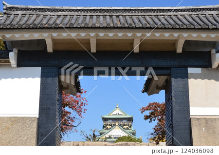 桜門から見た「大阪城天守閣」（大阪城公園／大阪市中央区） 124036098