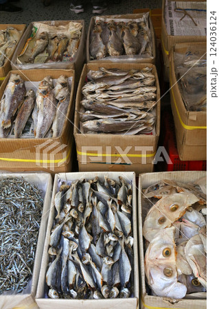 香港・徳輔道西で売られる塩干し魚（ハムユイ）。クサヤに似ていで臭いが美味。かつては安かったが今は高価 124036124