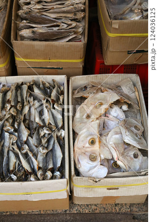 香港・徳輔道西で売られる塩干し魚（ハムユイ）。クサヤに似ていで臭いが美味。かつては安かったが今は高価 124036125