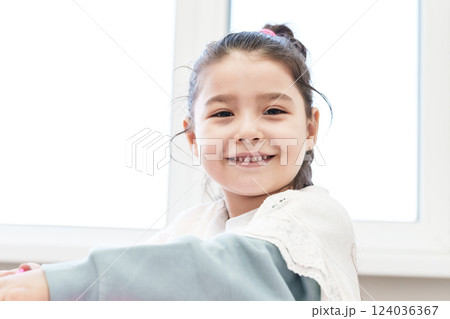 girl plays educational games, 124036367