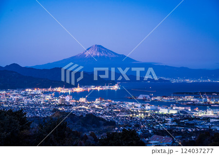【静岡県】清水港と富士山　夕景 124037277