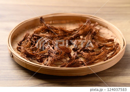 Dried Bombax ceiba flower stamen (red cotton flower), Food ingredient in Northern Thai food Dried Bombax ceiba flower stamen (red cotton flower), Food ingredient in Northern Thai food 124037583
