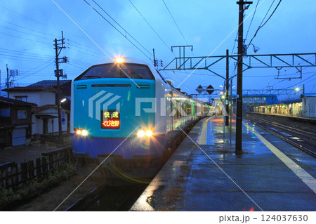 新井駅 485系 快速くびき野 R編成 新井駅 485系 快速くびき野 R編成 124037630