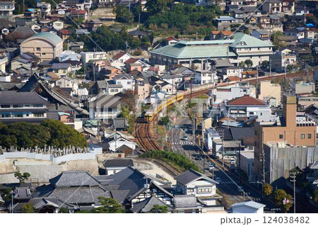 【尾道】街中を縫うように走る山陽本線 【尾道】街中を縫うように走る山陽本線 124038482