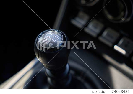 マニュアルトランスミッションのシフトレバー 124038486