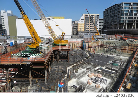 北大阪急行電鉄の箕面船場阪大前駅:大規模整備が進む駅前広場(2024年3月撮影) 北大阪急行電鉄の箕面船場阪大前駅:大規模整備が進む駅前広場(2024年3月撮影) 124038836