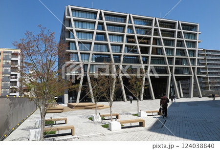 北大阪急行電鉄の箕面船場阪大前駅:駅に隣接する大阪大学の外国学研究講義棟(箕面新キャンパス) 北大阪急行電鉄の箕面船場阪大前駅:駅に隣接する大阪大学の外国学研究講義棟(箕面新キャンパス) 124038840