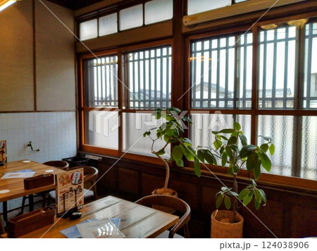 レトロなレストラン　おしゃれなカフェ 124038906