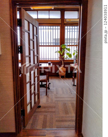 レトロなレストラン　おしゃれなカフェ 124038911