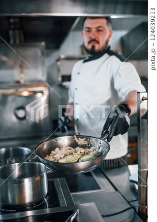 Professional chef preparing food in the kitchen 124039213