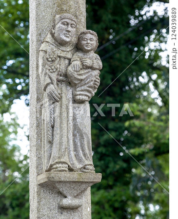 Statue on Camino de Santiago Statue on Camino de Santiago 124039889
