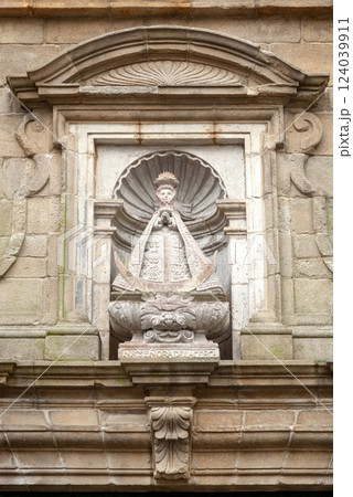 Religious statue on a house in Santiago de Compostela 124039911