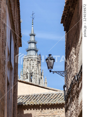 Old town of the medieval city of Toledo 124039972