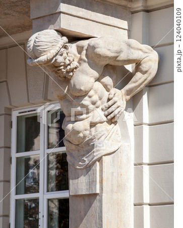 Telamon on a house in Warsaw 124040109