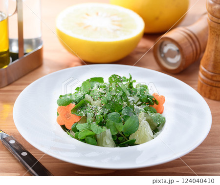 クレソンと文旦（みかん）のおしゃれなサラダ 124040410