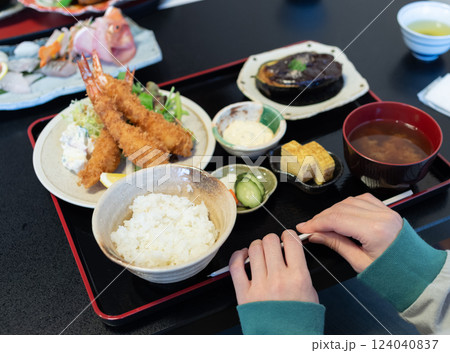 美味しそうな定食 124040837