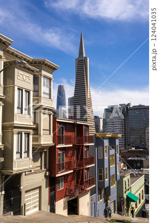 Steep street view with downtown skyline in San Francisco, USA 124041035