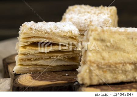puff pastry cake with white buttercream and puff pastry puff pastry cake with white buttercream and puff pastry 124042847