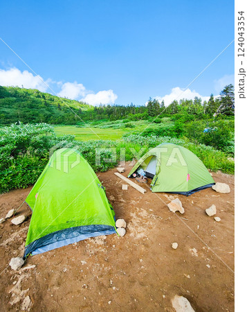 夏の火打山・妙高山登山（高谷池ヒュッテのテント場） 124043354