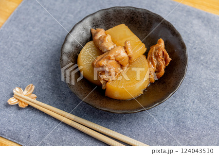 鶏肉と大根の煮物	 124043510