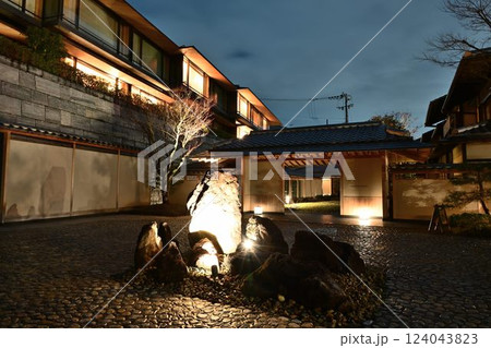 京都の五星　東山中心部　ラグジュアリーホテル　PAKK HYATT KYOTO　夜景 124043823
