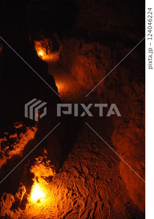 モロッコ、カスバ街道、カッターラ、地下用水路 モロッコ、カスバ街道、カッターラ、地下用水路 124046224