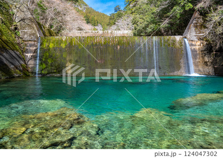 奇跡の清流、仁淀川・安居渓谷の仁淀ブルー 奇跡の清流、仁淀川・安居渓谷の仁淀ブルー 124047302