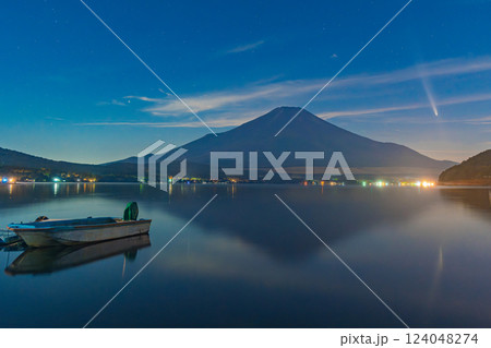 富士山　山中湖　アトラス彗星 124048274
