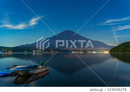 富士山 山中湖 アトラス彗星 富士山 山中湖 アトラス彗星 124048276