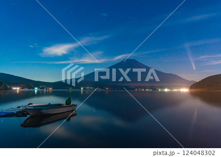 富士山　山中湖　アトラス彗星 124048302