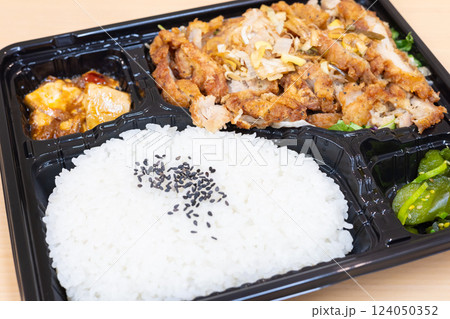 おいしい中華料理、油淋鶏弁当 124050352