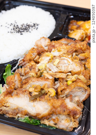 おいしい中華料理、油淋鶏弁当 124050397