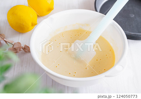 ホットケーキミックスのケーキ生地作り 124050773