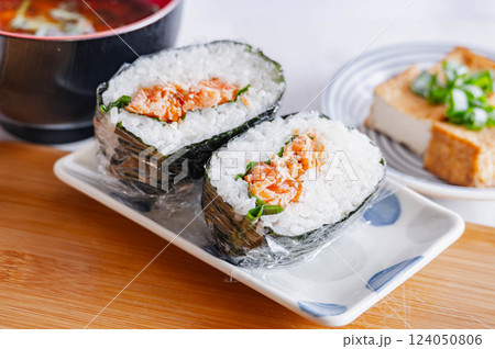 焼鮭のおにぎり 焼鮭のおにぎり 124050806